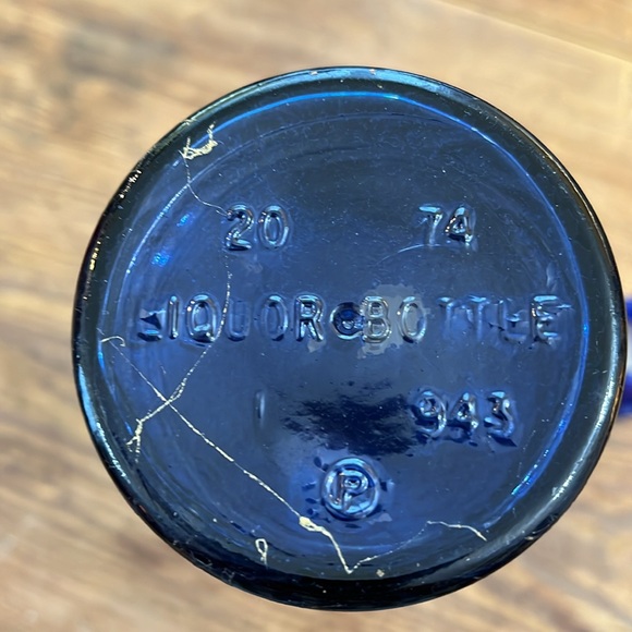 Vintage 1974 McGill Canadian Whiskey Bottles - Picture 11 of 13